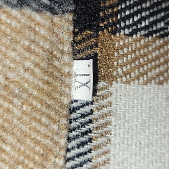 Women's shacket. Size XL. Plaid colors- tan, black, and white. - Picture 4 of 5